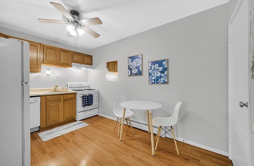 Crown Point Apartment | AVAIL 7/2 - 1 bed/1 bath downtown Crown Point