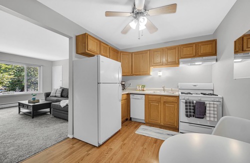 Crown Point Apartment | AVAIL 7/2 - 1 bed/1 bath downtown Crown Point