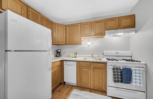 Crown Point Apartment | AVAIL 7/2 - 1 bed/1 bath downtown Crown Point