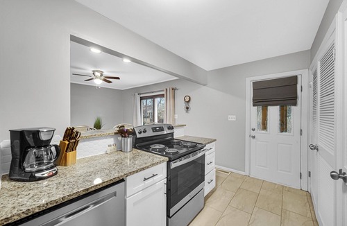 Merrillville House | AVAIL 7/2 - Merrillville condo hospitals & shops