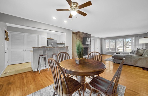 Merrillville House | AVAIL 7/2 - Merrillville condo hospitals & shops