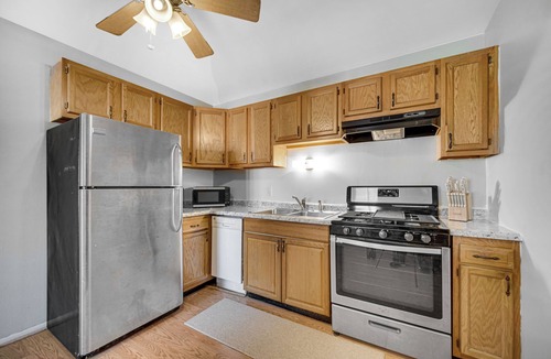 Crown Point Apartment | AVAIL 8/2 - 2 bed/1 bath APT downtown Crown Point