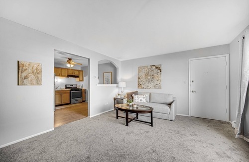 Crown Point Apartment | AVAIL 8/2 - 2 bed/1 bath APT downtown Crown Point