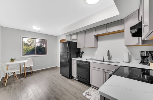 Munster Apartment | AVAIL 9/5 - NEW 2BED CONDO by Hospital & Chicago