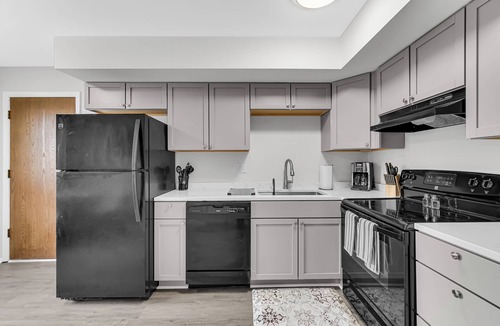 Munster Apartment | AVAIL 9/5 - NEW 2BED CONDO by Hospital & Chicago