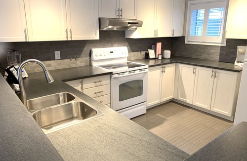 Collingwood Ski Chalet | Avail June 2026. 3 Bed, Main fl. Lighthouse Point. 2 min walk to beach.