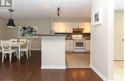 Collingwood Ski Chalet | Avail June 2026. 3 Bed, Main fl. Lighthouse Point. 2 min walk to beach.