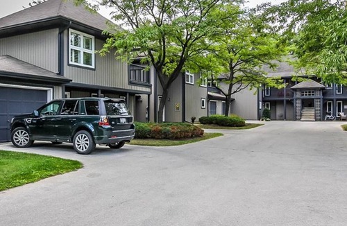Collingwood Ski Chalet | Avail June 2026. 3 Bed, Main fl. Lighthouse Point. 2 min walk to beach.