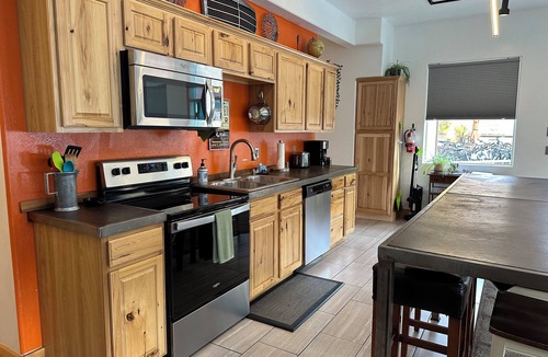 Zion National Park South Entrance Apartment | Avail Spring Break! Fully stocked, Clean & Spacious apartment. Shuttle stop #5