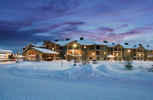 West Yellowstone Resort | Available 2-6 July 26 W. Yellowstone Gate Wordmark Resort 2 bedroom and kitchen