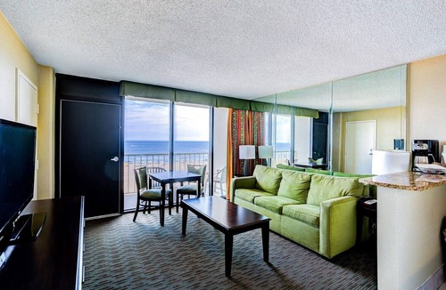 Northeast Virginia Beach Resort | Available Aug 23-30