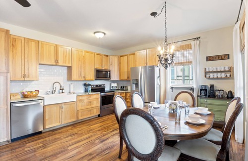Lake of the Ozarks House | Available July 4th and Memorial Day! 6 Beds/Private Dock/Screened Porch/Kayaks