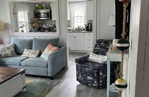 West Yarmouth House | Available memorial weekend near Seagull Beach, short walk to restaurant, shops