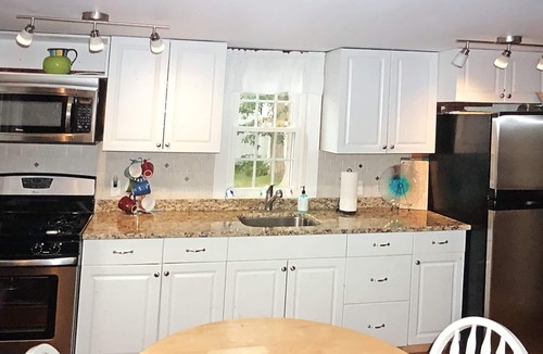 West Yarmouth House | Available memorial weekend near Seagull Beach, short walk to restaurant, shops
