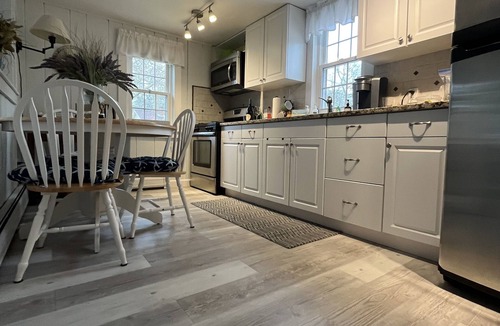 West Yarmouth House | Available memorial weekend near Seagull Beach, short walk to restaurant, shops