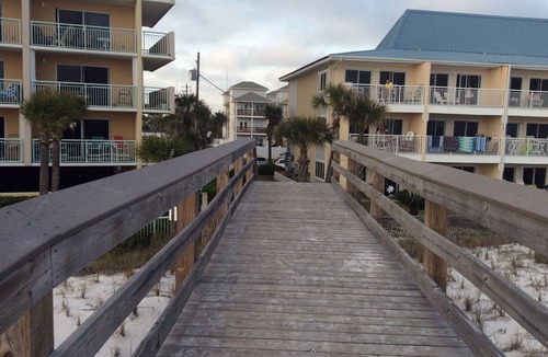 Fort Walton Beach Condo | Available now pet friendly Ground Floorn Wi-Fi Sunset Cottage 7A