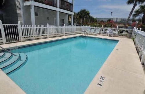 Fort Walton Beach Condo | Available now pet friendly Ground Floorn Wi-Fi Sunset Cottage 7A
