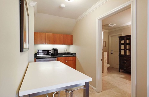 Russian Hill Apartment | AVAILABLE THIS SUMMER: 50+ FIVE STAR REVIEWS!