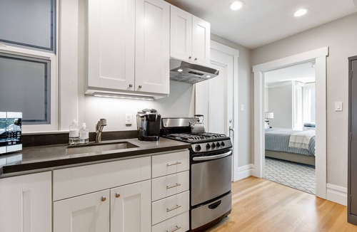 Russian Hill Apartment | AVAILABLE THIS SUMMER: 45+ FIVE STAR REVIEWS!