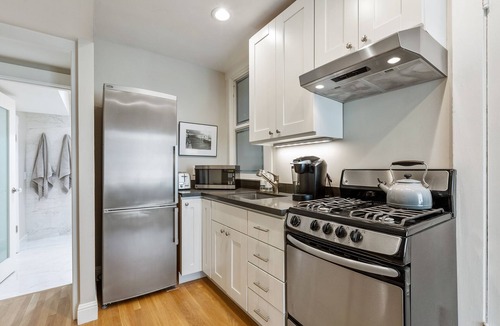 Russian Hill Apartment | AVAILABLE THIS SUMMER: 45+ FIVE STAR REVIEWS!