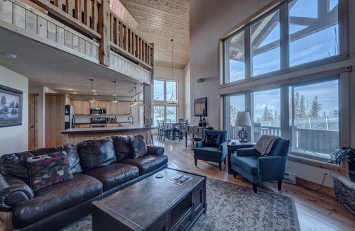 Lead Ski Chalet | Avalanche 3BR Chalet at Terry Peak with Jacuzzi Hot Tub - Sleeps 16