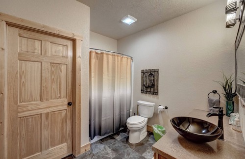 Lead Ski Chalet | Avalanche 3BR Chalet at Terry Peak with Jacuzzi Hot Tub - Sleeps 16