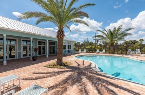 Merritt Island Boat Rental | Avalon 2-Bedroom Floating Home