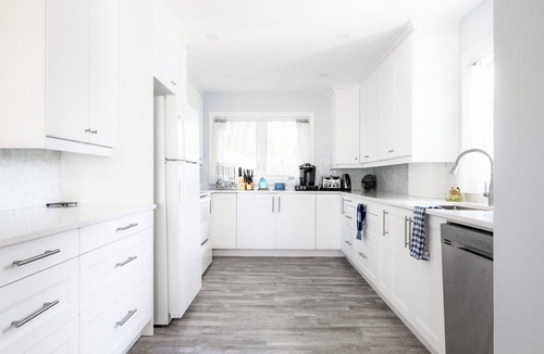 Lambton Shores Cottage | Avalon Cottage ! Spacious family cottage in Lambton Shores!