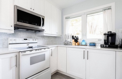 Lambton Shores Cottage | Avalon Cottage ! Spacious family cottage in Lambton Shores!