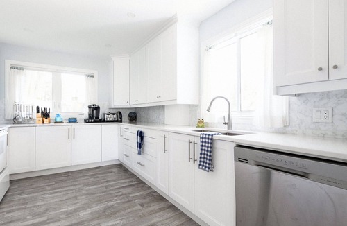 Lambton Shores Cottage | Avalon Cottage ! Spacious family cottage in Lambton Shores!