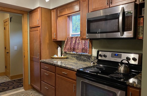 Lansing House | Avalon Guest Lodge 3102 House. 2 Baths, 2 Living Rooms. Sleeps 9