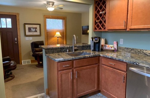 Lansing House | Avalon Guest Lodge 3102 House. 2 Baths, 2 Living Rooms. Sleeps 9