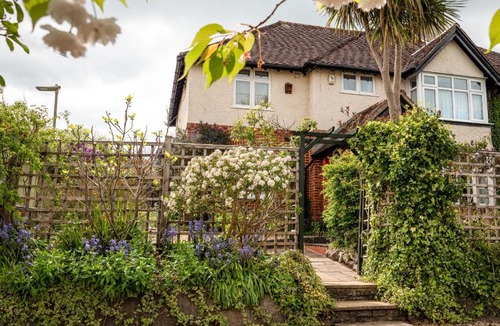 New Forest District Bed & Breakfast | Avalon House B&B