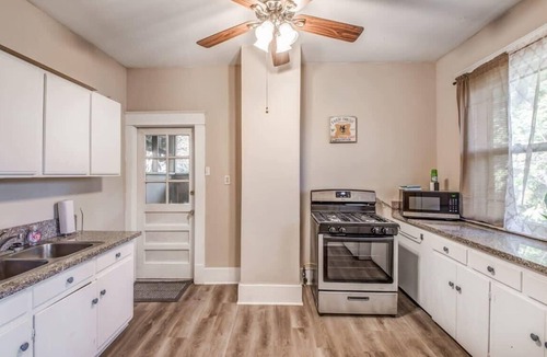 Evergreen Apartment | Avalon Nest Upstairs