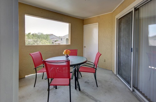 Clearwater Apartment | Avalon Relax, pool View In Avalon at Clearwater, recently renovated!FREE PARKING