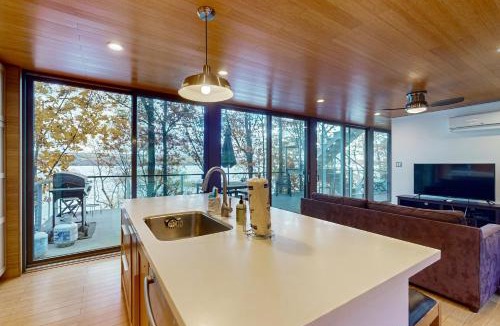 Valois House | Avant Garde Seneca