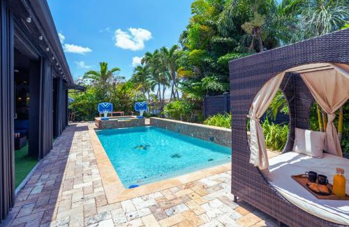 Tamiami Villa | Avatar Luxe Villa 5BR w Cinema, Pool, Game Room & BBQ
