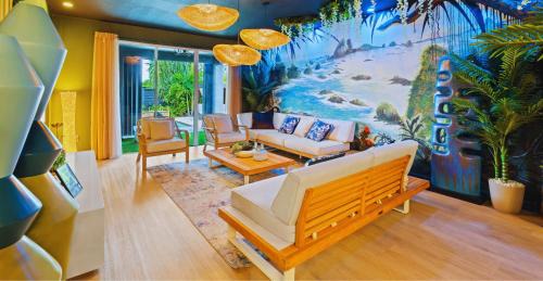 Tamiami Villa | Avatar Luxe Villa 5BR w Cinema, Pool, Game Room & BBQ