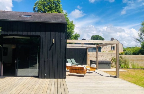 Mellac House | Aveleen house, between land and sea.