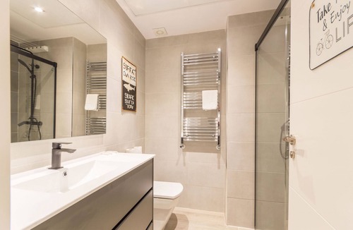 Guindalera Apartment | Avenida America IV apartment in Madrid