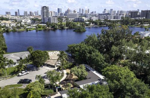 Ojus Villa | Aventura Lakefront