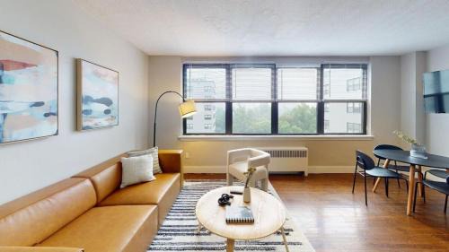 East Falls Apartment | Avenue A909 Comfy 2Br, Pool, Gym, Parking