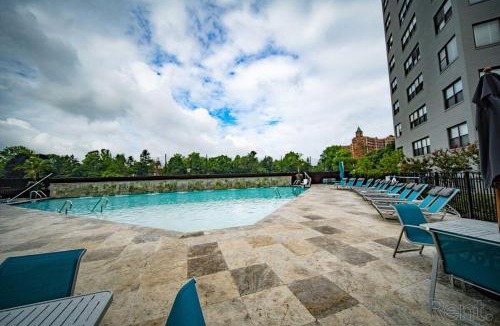 East Falls Apartment | Avenue A909 Comfy 2Br, Pool, Gym, Parking