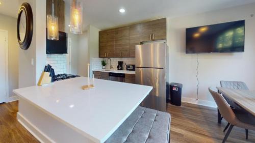 East Falls Apartment | Avenue B234 2Bedroom With Pool, Gym, Parking