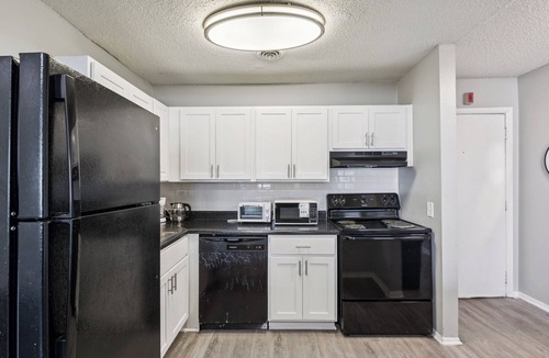 Glengarry Apartment | Avery Apartments A4 I Spacious 1 Bed 1 Bath