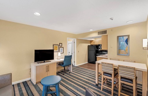 Malvern Hotel | AVIA Residences on Lincoln- Extended Stay