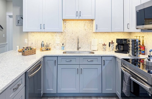 Portsmouth Apartment | Aviation Design~DNTN~W&D~Fully Loaded Kitchennn