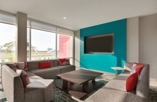 Cedar Rapids - Iowa City Hotel | avid hotel Cedar Rapids South - Arpt Area by IHG