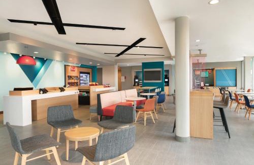 Des Plaines Hotel | avid hotels - Chicago O Hare - Des Plaines