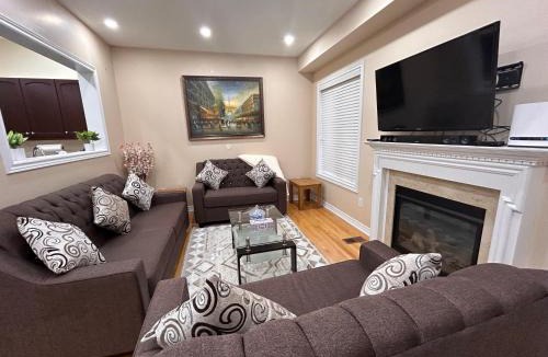 Brampton House | Avid vacation palace in Castlemore , Brampton